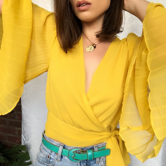 🆕Lauren Marigold Yellow Pleated Sleeve Wrap Top - Picture 4 of 8